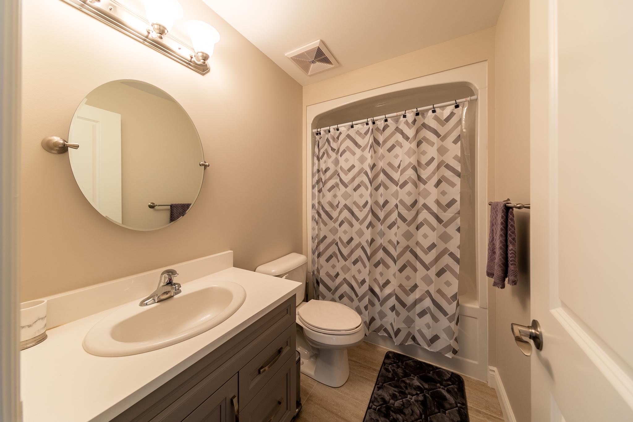 8475 Wyandotte St E thumbnail 6