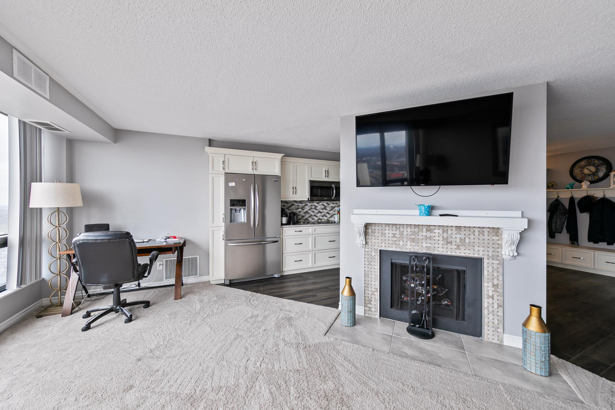 150 Park St W - Photo 1